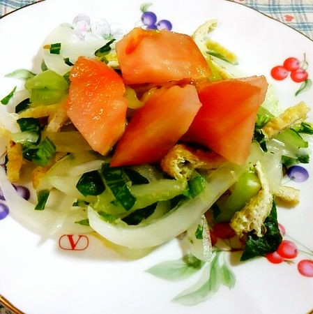 青梗菜と玉葱・炙りうす揚げの和風サラダ♪の画像