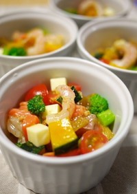 魚介とコロコロ野菜のカラフルサラダ