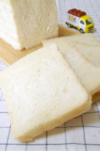 白い食パンの写真