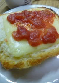 トマトジャムのチーズトースト