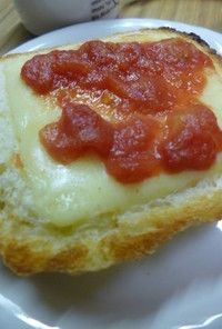 トマトジャムのチーズトースト