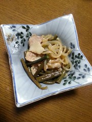 わらびと豚肉の煮物の写真