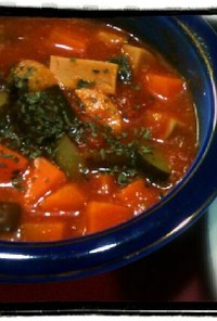 野菜を食べるトマトスープ