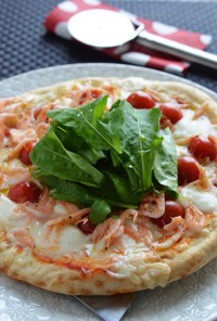 簡単！桜海老とルッコラのカフェ風ピザ