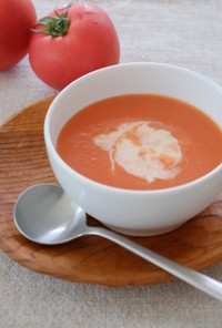 材料2つ　冷たいトマトスープ