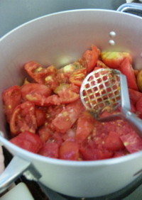 完熟トマトでトマトジュース