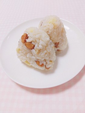 〖味噌チーズナッツのおにぎり〗