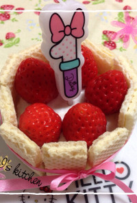 赤ちゃんバースデー♡可愛いイチゴのケーキ