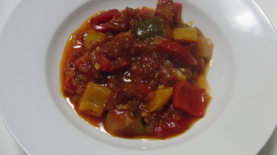 トマト缶で作るラタトゥーユの写真
