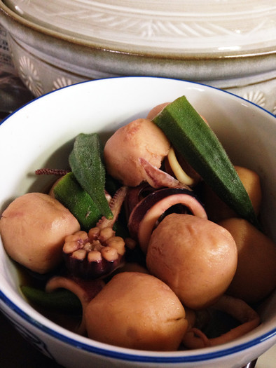 【甘々と稲妻】イカと里芋の煮物の写真