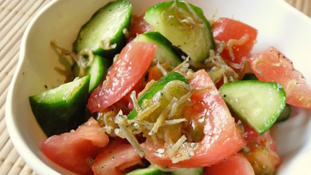 トマトときゅうりのジャコサラダ レシピ 作り方 By Moj クックパッド 簡単おいしいみんなのレシピが356万品
