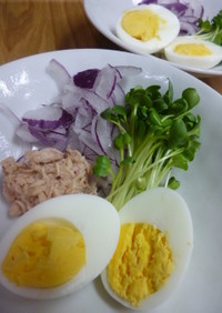 紫玉ねぎ・シーチキン・卵のサラダ
