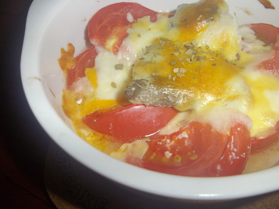 白身魚とトマトのチーズ焼きの画像