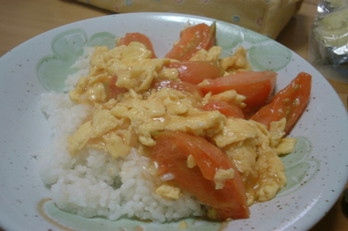 トマトと卵の中華風炒めwithご飯の写真