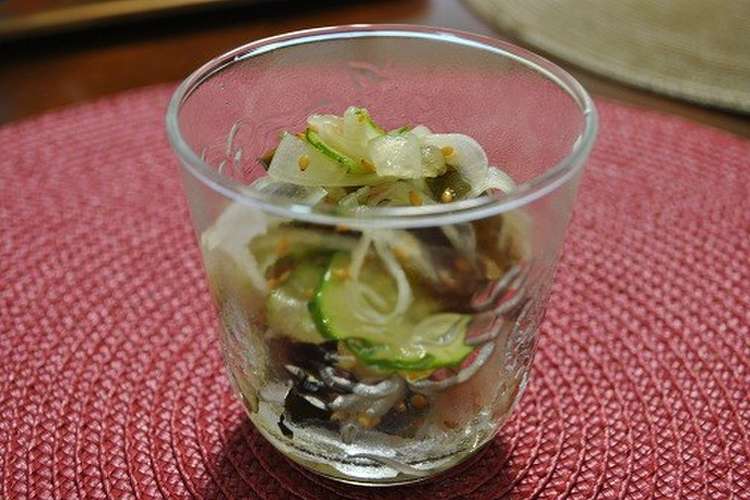 きゅうりと玉ねぎと生わかめの酢の物 レシピ 作り方 By Acchin721 クックパッド