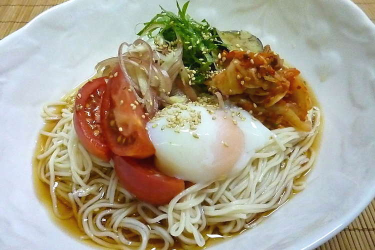 ゴマ香る 温玉ひやむぎ 素麺 レシピ 作り方 By Sakucan クックパッド 簡単おいしいみんなのレシピが357万品