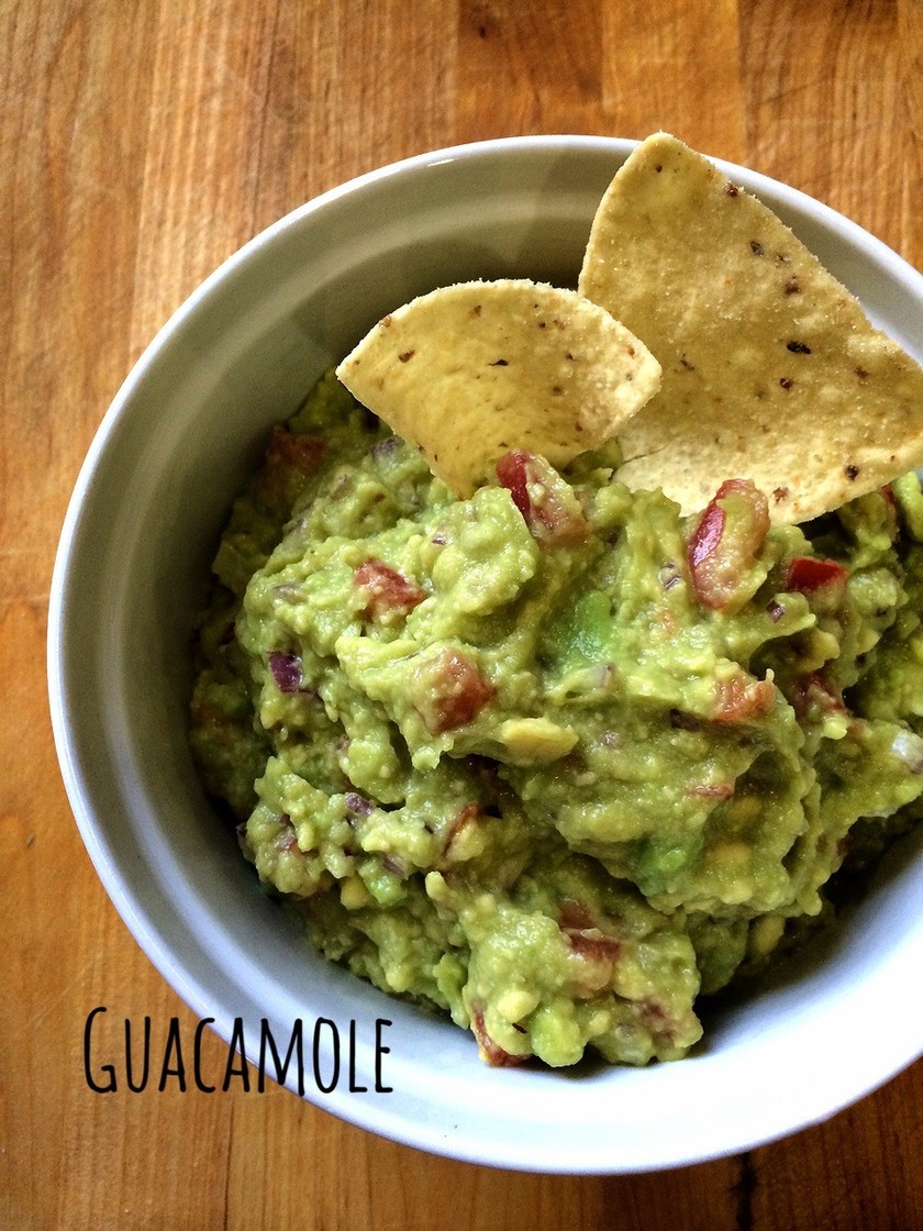 スパイシーなチリ 3 種のワカモレのレシピ