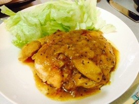 鶏胸肉のキウイ＆カレーソース焼きの画像