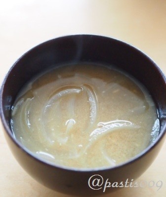 【おみそ汁】玉ねぎのお味噌汁の画像