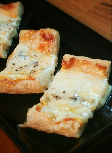 簡単☆油揚げのチーズのっけ焼きの写真