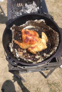 ダッチオーブンで鶏の丸焼き