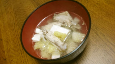 手羽先と豆腐のスープの写真