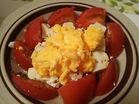 オリーブオイルで美味♪トマト豆腐サラダ