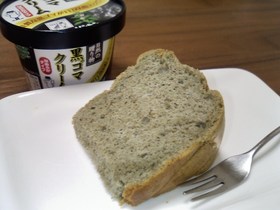 黒ごまクリームでシフォンケーキ