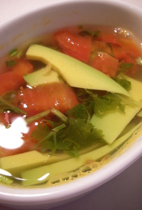 簡単アボカドとトマトのメキシカン風スープ