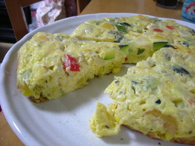 夏野菜いっぱい大きいオムレツ