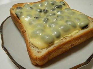 黒豆チーズトーストの画像