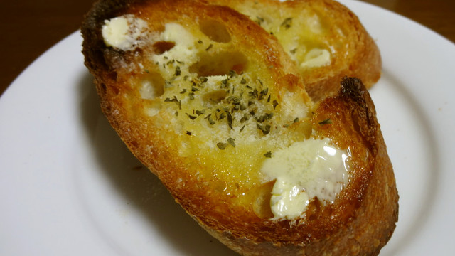 試してほしい お手軽ガーリックトースト レシピ 作り方 By まよも クックパッド 簡単おいしいみんなのレシピが358万品