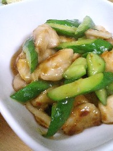 醤爆鶏丁（台湾風、鶏ときゅうりの炒め物）の写真