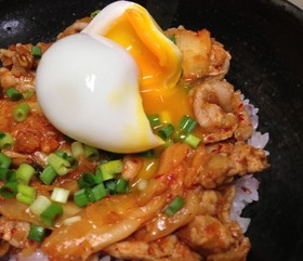 簡単激ウマ味噌豚キムチ丼♫