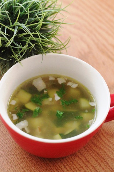 ズッキーニと玉葱とベーコンの夏スープの写真