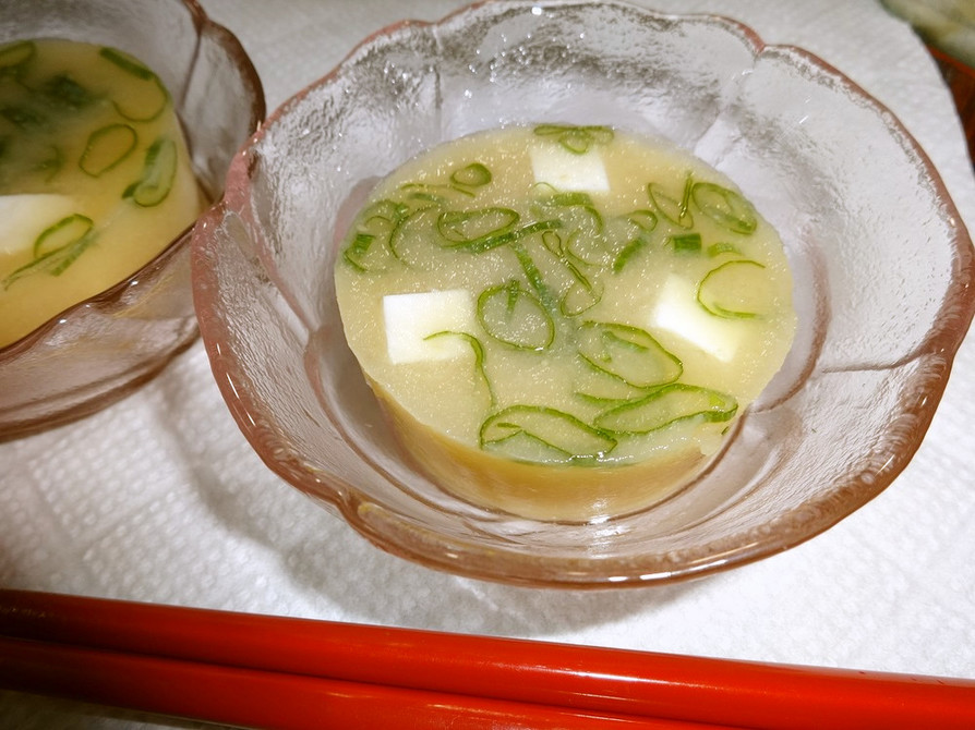 ツルリ・ヒンヤリ食べる味噌汁の画像