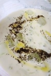 きゅうりとヨーグルトのスープ　トルコ料理