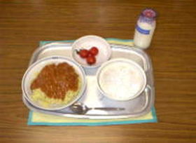 懐かしの給食夢の競演♪ドライカレーミートソース!