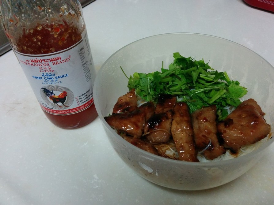 ベトナム麺と豚の甘辛アジアン　の画像