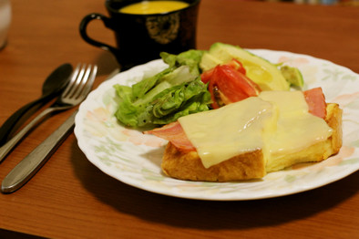 ベーコンチーズフレンチトーストの写真