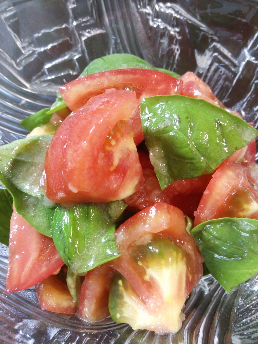 トマト＆バジルのサラダの画像