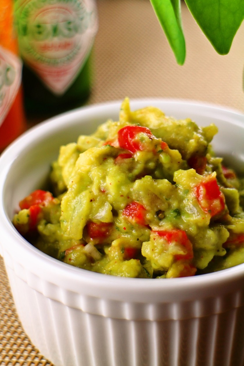 スパイシーなチリ 3 種のワカモレのレシピ