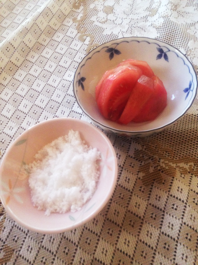 以外と美味しい砂糖とトマトの画像