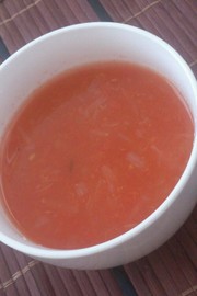シナモンの香りのトマトスープの写真