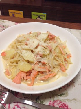 スモークサーモンとポテトの豆乳パスタ☺︎