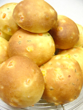 ☆ 3色野菜のふわふわパン