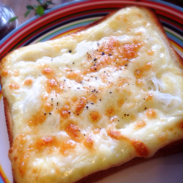 簡単惣菜パン！玉ねぎマヨチーズトーストの画像