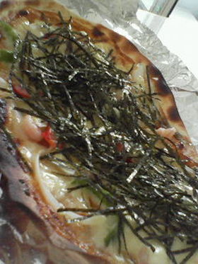 凛りんさんの大葉にんにく醤油で海苔ピザ♪