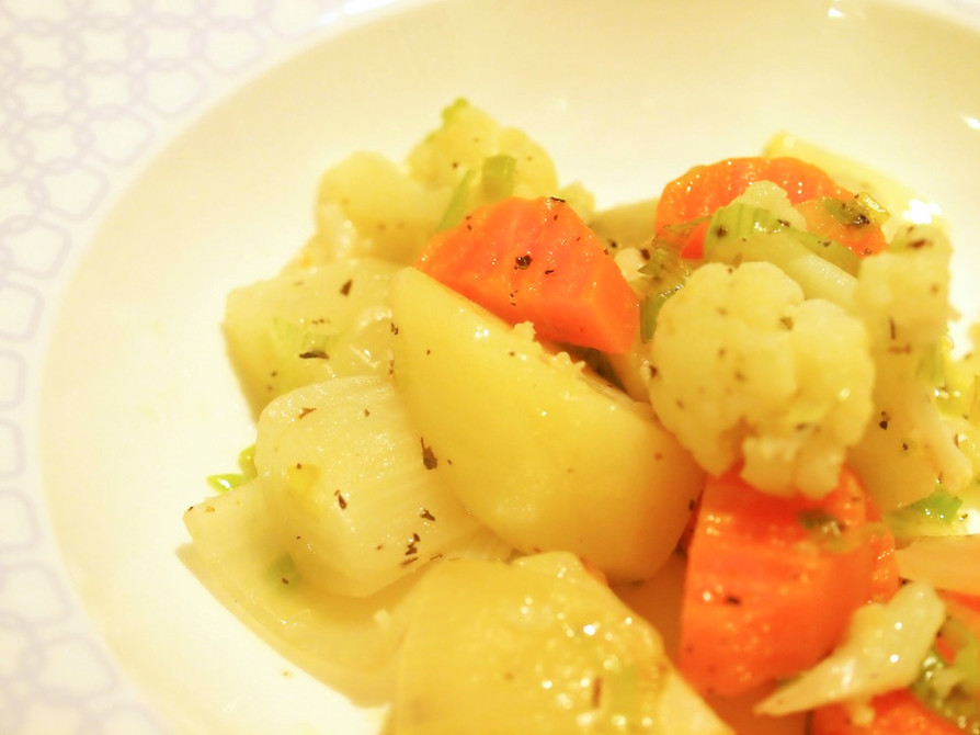 簡単シンプルな、バジル風味の温野菜の画像