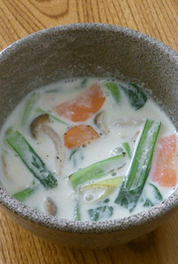 貧血対策♡小松菜としめじの豆乳スープ